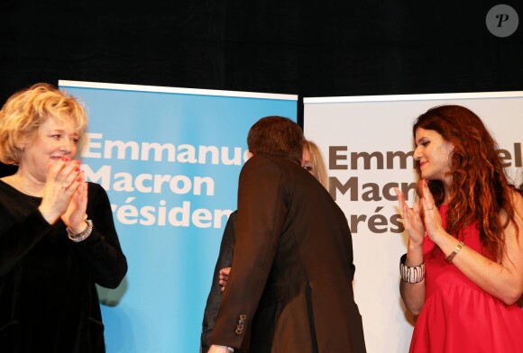 Emmanuel Macron et sa femme Brigitte Macron (Trogneux) - A l'occasion de la journée internationale des femmes, Emmanuel Macron, candidat du mouvement "En Marche!", à l'élection présidentielle, a cloturé un rassemblement organisé par le collectif "Elles Marchent" au théatre Antoine, à Paris, France, le 8 Mars 2017.