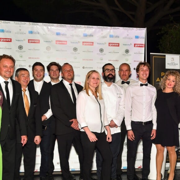 Toute l'équipe du Casino Barrière Sainte-Maxime durant le dîner caritatif pour la fondation Pamela Anderson organisé par le casino de Sainte-Maxime le 11 mars 2017. © Bruno Bebert/Bestimage