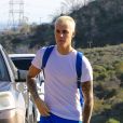 Justin Bieber arrive au volant de sa jeep Mercedes et fait une balade sur les hauteurs de Los Angeles, le 28 février 2017