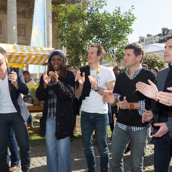 Exclusif - Hervé Mathoux, Vincent Niclo, Céline Géraud, Christophe Beaugrand, Princess Erika (Erika Dobong'na) , Morgan Bourc'his, Thomas Sotto et François-Xavier Ménage et Agathe Lecaron lors de la 13 ème édition de l'opération "Une Jonquille pour Curie" à Paris, le 14 mars 2017.