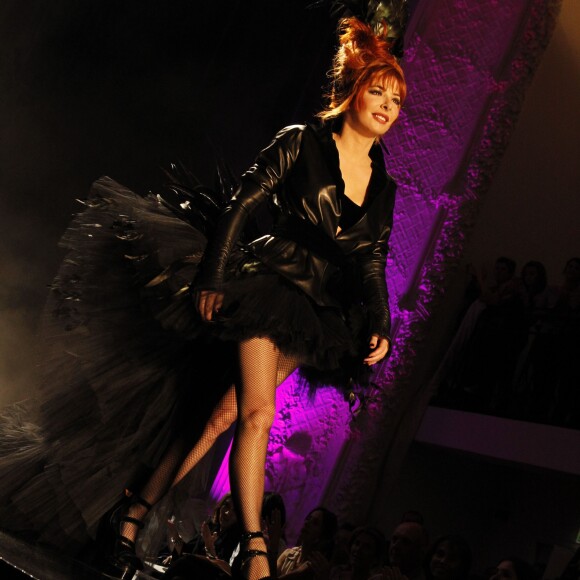 Mylène Farmer au défilé Jean Paul Gautier à Paris, le 6 juillet 2011