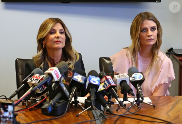 Conférence de presse de Mischa Barton et son avocate Lisa Bloom à Woodland Hills. Une sextape de Mischa Barton est propo­sée au plus offrant par un ex de l'actrice. L'avocate de la star a déjà fait savoir qu'elle comp­tait enta­mer des pour­suites contre cette " vengeance porno­gra­phique ". Le 15 mars 2017