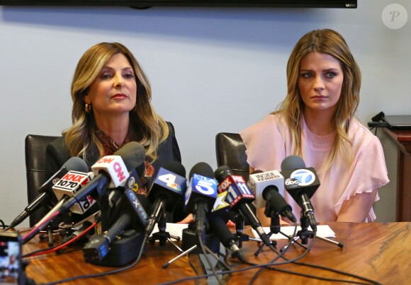 Conférence de presse de Mischa Barton et son avocate Lisa Bloom à Woodland Hills. Une sextape de Mischa Barton est propo­sée au plus offrant par un ex de l'actrice. L'avocate de la star a déjà fait savoir qu'elle comp­tait enta­mer des pour­suites contre cette " vengeance porno­gra­phique ". Le 15 mars 2017