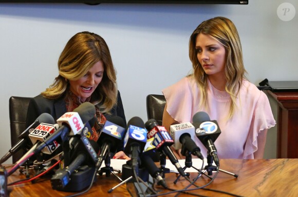 Conférence de presse de Mischa Barton et son avocate Lisa Bloom à Woodland Hills. Une sextape de Mischa Barton est propo­sée au plus offrant par un ex de l'actrice. L'avocate de la star a déjà fait savoir qu'elle comp­tait enta­mer des pour­suites contre cette " vengeance porno­gra­phique ". Le 15 mars 2017