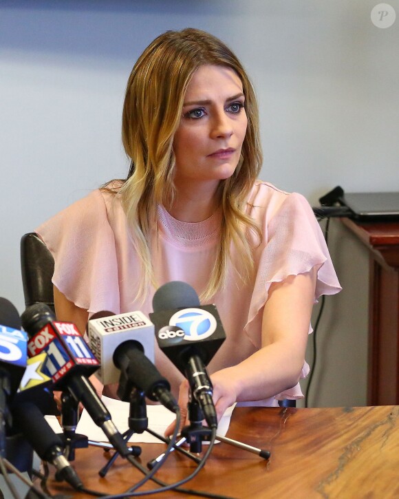 Conférence de presse de Mischa Barton et son avocate Lisa Bloom à Woodland Hills. Une sextape de Mischa Barton est propo­sée au plus offrant par un ex de l'actrice. L'avocate de la star a déjà fait savoir qu'elle comp­tait enta­mer des pour­suites contre cette " vengeance porno­gra­phique ". Le 15 mars 2017