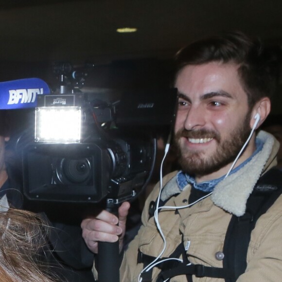 Iris Mittenaere (Miss Univers et Miss France 2016) et sa mère Laurence Druart - Iris Mittenaere, Miss Univers et Miss France 2016 arrive à Paris en provenance de New York le 16 mars 2017.