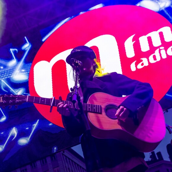 Joyce Jonathan lors du concert MFM Radio Live, place de la République à Lyon, le 3 mars 2017.