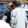 Johnny Hallyday avec sa femme Laeticia, qui marche toujours avec des béquilles, accompagnés de Maxim Nucci (Yodelice), arrivent au restaurant "Soho House" à Malibu, le 09 mars 2017.