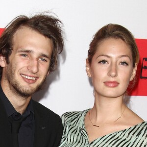 Hopper Jack Penn (Fils de Sean Penn et Robin Wright) et Uma Von Wittkamp à la première de "The Gunman" à Los Angeles, le 12 mars 2015