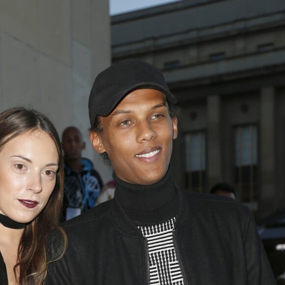 Le chanteur Stromae et sa femme Coralie Barbier - - Défilé de mode "Kenzo" collection prêt-à-porter Printemps-Eté 2017 lors de la Fashion Week de Paris à la Cité de l'architecture et du patrimoine au Trocadéro à Paris, France, le 4 octobre 2016. © Christophe Aubert via Bestimage