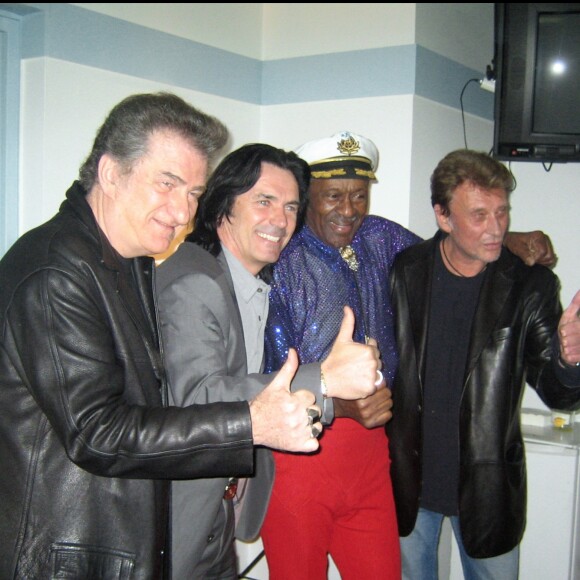 Eddy Mitchell et Johnny Hallyday dans la loge de Chuck Berry en 2005 à Paris