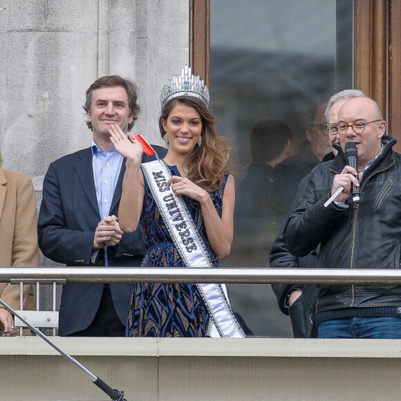 Sylvie Tellier - Iris Mittenaere de retour à Lille, sa ville natale, après son sacre de Miss Univers 2016. Elle est arrivée par le train, a défilé dans un bus sur la rue principale et a terminé au balcon du journal "La Voix du Nord", le 19 mars 2017. © Stéphane Vansteenkiste/Bestimage