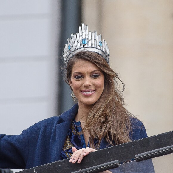 Sylvie Tellier - Iris Mittenaere de retour à Lille, sa ville natale, après son sacre de Miss Univers 2016. Elle est arrivée par le train, a défilé dans un bus sur la rue principale et a terminé au balcon du journal "La Voix du Nord", le 19 mars 2017. © Stéphane Vansteenkiste/Bestimage