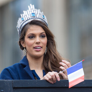 Sylvie Tellier - Iris Mittenaere de retour à Lille, sa ville natale, après son sacre de Miss Univers 2016. Elle est arrivée par le train, a défilé dans un bus sur la rue principale et a terminé au balcon du journal "La Voix du Nord", le 19 mars 2017. © Stéphane Vansteenkiste/Bestimage