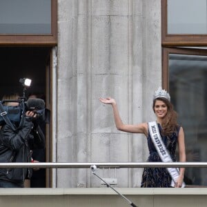 Sylvie Tellier - Iris Mittenaere de retour à Lille, sa ville natale, après son sacre de Miss Univers 2016. Elle est arrivée par le train, a défilé dans un bus sur la rue principale et a terminé au balcon du journal "La Voix du Nord", le 19 mars 2017. © Stéphane Vansteenkiste/Bestimage