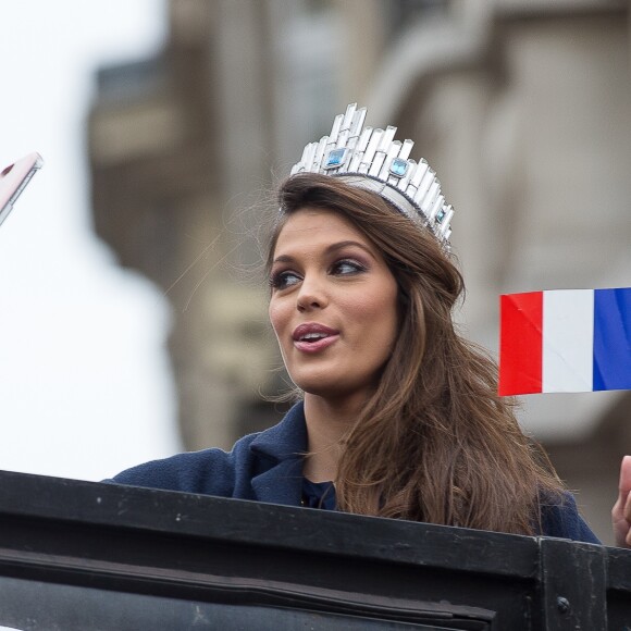 Sylvie Tellier - Iris Mittenaere de retour à Lille, sa ville natale, après son sacre de Miss Univers 2016. Elle est arrivée par le train, a défilé dans un bus sur la rue principale et a terminé au balcon du journal "La Voix du Nord", le 19 mars 2017. © Stéphane Vansteenkiste/Bestimage