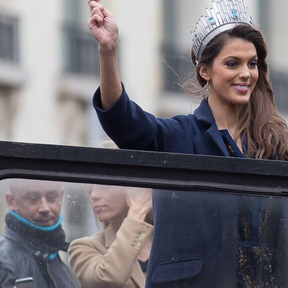 Sylvie Tellier - Iris Mittenaere de retour à Lille, sa ville natale, après son sacre de Miss Univers 2016. Elle est arrivée par le train, a défilé dans un bus sur la rue principale et a terminé au balcon du journal "La Voix du Nord", le 19 mars 2017. © Stéphane Vansteenkiste/Bestimage