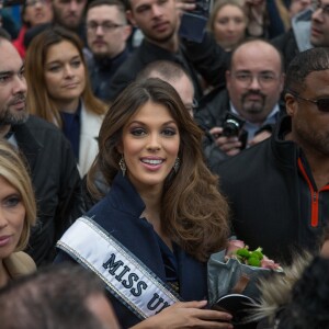 Sylvie Tellier - Iris Mittenaere de retour à Lille, sa ville natale, après son sacre de Miss Univers 2016. Elle est arrivée par le train, a défilé dans un bus sur la rue principale et a terminé au balcon du journal "La Voix du Nord", le 19 mars 2017. © Stéphane Vansteenkiste/Bestimage