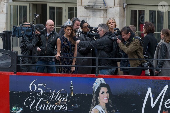 Sylvie Tellier - Iris Mittenaere de retour à Lille, sa ville natale, après son sacre de Miss Univers 2016. Elle est arrivée par le train, a défilé dans un bus sur la rue principale et a terminé au balcon du journal "La Voix du Nord", le 19 mars 2017. © Stéphane Vansteenkiste/Bestimage
