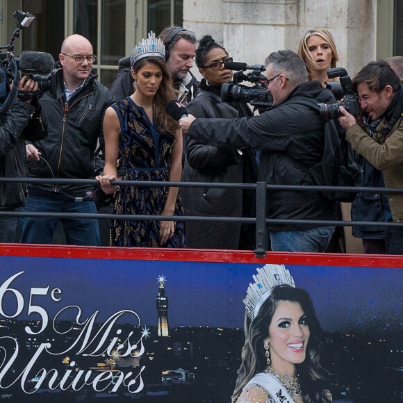 Sylvie Tellier - Iris Mittenaere de retour à Lille, sa ville natale, après son sacre de Miss Univers 2016. Elle est arrivée par le train, a défilé dans un bus sur la rue principale et a terminé au balcon du journal "La Voix du Nord", le 19 mars 2017. © Stéphane Vansteenkiste/Bestimage