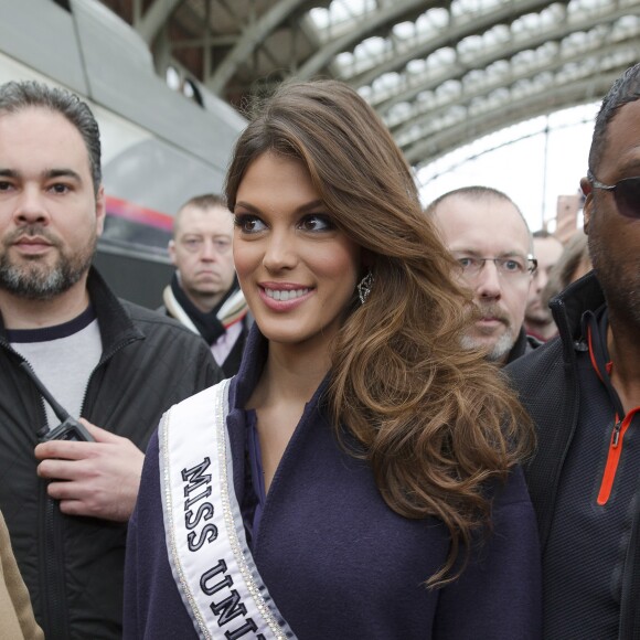 Sylvie Tellier - Iris Mittenaere de retour à Lille, sa ville natale, après son sacre de Miss Univers 2016. Elle est arrivée par le train, a défilé dans un bus sur la rue principale et a terminé au balcon du journal "La Voix du Nord", le 19 mars 2017. © Stéphane Vansteenkiste/Bestimage