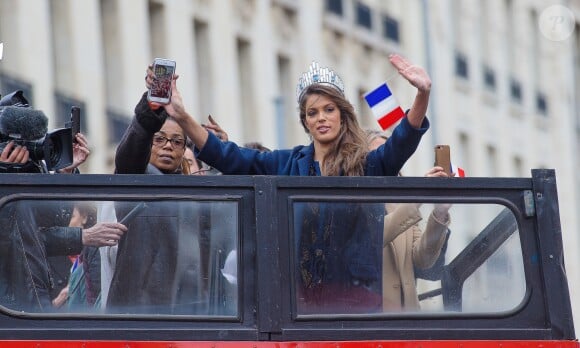 Sylvie Tellier - Iris Mittenaere de retour à Lille, sa ville natale, après son sacre de Miss Univers 2016. Elle est arrivée par le train, a défilé dans un bus sur la rue principale et a terminé au balcon du journal "La Voix du Nord", le 19 mars 2017. © Stéphane Vansteenkiste/Bestimage