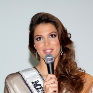 Sylvie Tellier - Iris Mittenaere, Miss France 2016 et Miss Univers 2016, donne une conférence de presse pour le lancement de sa tournée médiatique à l'hôtel Marignan Champs-Elysées à Paris le 17 mars 2017. © CVS / Bestimage