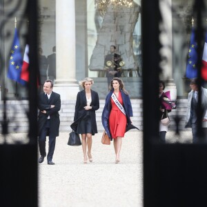 Semi- Exclusif - Iris Mittenaere (Miss Univers) au Palais de l'Elysée pour rencontrer le président de la République François Hollande et visiter l'Elysée à Paris, le 18 mars 2017. 