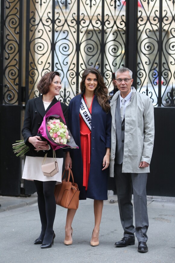 Semi- Exclusif - Iris Mittenaere (Miss Univers) au Palais de l'Elysée pour rencontrer le président de la République François Hollande et visiter l'Elysée à Paris, le 18 mars 2017. 