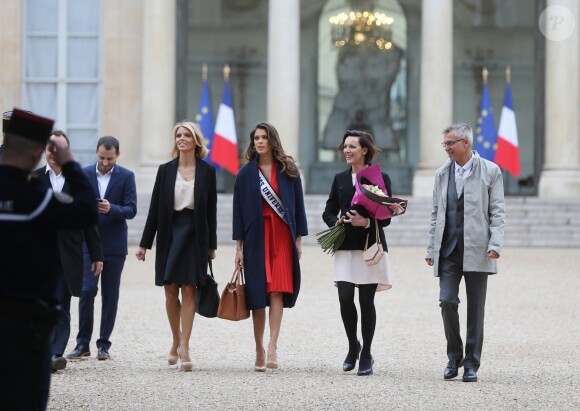 Semi- Exclusif - Iris Mittenaere (Miss Univers) et Sylvie Tellier au Palais de l'Elysée pour rencontrer le Président de la République F. Hollande et visiter l'Elysée à Paris, le 18 mars 2017.