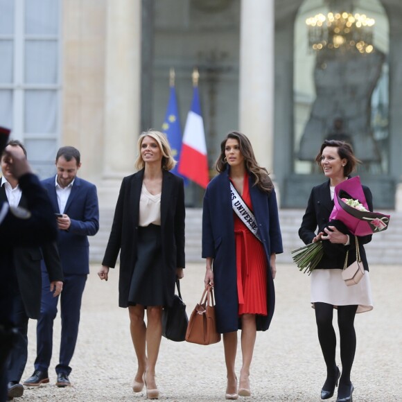 Semi- Exclusif - Iris Mittenaere (Miss Univers) et Sylvie Tellier au Palais de l'Elysée pour rencontrer le Président de la République F. Hollande et visiter l'Elysée à Paris, le 18 mars 2017.