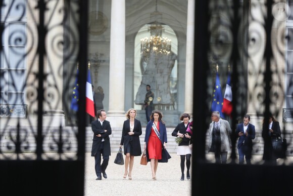 Semi- Exclusif - Iris Mittenaere (Miss Univers) et Sylvie Tellier au Palais de l'Elysée pour rencontrer le Président de la République F. Hollande et visiter l'Elysée à Paris, le 18 mars 2017.