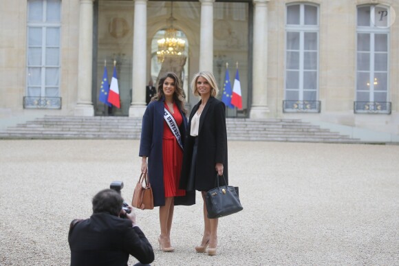 Semi- Exclusif - Iris Mittenaere (Miss Univers) et Sylvie Tellier au Palais de l'Elysée pour rencontrer le Président de la République F. Hollande et visiter l'Elysée à Paris, le 18 mars 2017.
