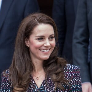 Le prince William, duc de Cambridge et Kate Middleton, duchesse de Cambridge visitent les Invalides à Paris le 18 mars 2017. La duchesse de Cambridge a rendu hommage à la France en choisissant un manteau, un sac et une ceinture Chanel. © Cyril Moreau / Olivier Borde / Bestimage