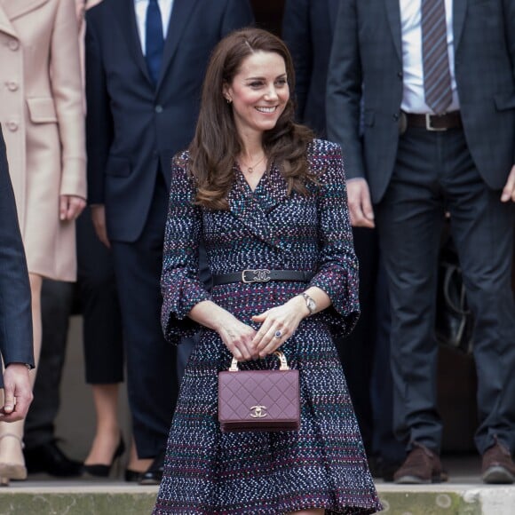 Le prince William, duc de Cambridge et Kate Middleton, duchesse de Cambridge visitent les Invalides à Paris le 18 mars 2017. La duchesse de Cambridge a rendu hommage à la France en choisissant un manteau, un sac et une ceinture Chanel. © Cyril Moreau / Olivier Borde / Bestimage