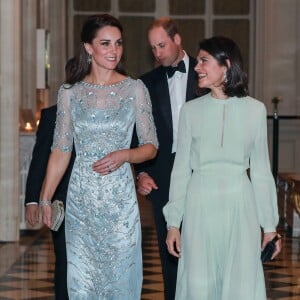 Catherine Kate Middleton, duchesse de Cambridge (habillée d'une robe Jenny Packham) et Anne Llewellyn, la femme de l'ambassadeur de Grande-Bretagne en France - Dîner donné par l'ambassadeur de Grande-Bretagne en France à la résidence de l'ambassadeur à Paris le 17 mars 2017. © Laurent Vu / Pool / Bestimage