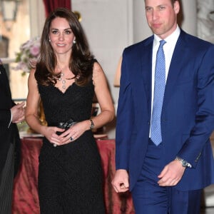 Le prince William, duc de Cambridge et Catherine Kate Middleton, duchesse de Cambridge (habillée d'une robe noire Alexander McQueen à la réception de l'ambassadeur de Grande-Bretagne à Paris le 17 mars 2017. Cette réception marque le lancement du projet "Les voisins" qui célèbre les liens franco-britanniques.