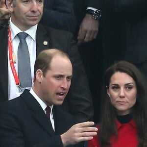 Le prince William, duc de Cambridge et Catherine Kate Middleton, duchesse de Cambridge (habillée d'un manteau Carolina Herrera) assistent au match de Rugby France / Pays de Galles au Stade de France le 18 mars 2017. © Cyril Moreau / Bestimage