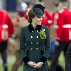 Le prince William d'Angleterre, duc de Cambridge et Catherine Kate Middleton, duchesse de Cambridge assistent à la parade Saint-Patrick avec les gardes irlandais à la caserne de la cavalerie Hounslow à Londres le 17 mars 2017  Prince William, Duke of Cambridge and Catherine, Duchess of Cambridge attend the annual Irish Guards St Patrick's Day Parade at Household Cavalry Barracks in London on march 17, 201717/03/2017 - Londres