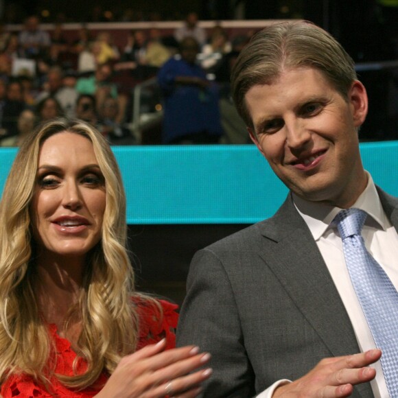 Eric Trump (fils de Donald Trump) et sa femme Lara Yunaska lors du 2ème jour de la convention républicaine à Cleveland, le 19 juillet 2016.