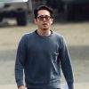 Steven Yeun se promène à Los Angeles, le 16 février 2017.