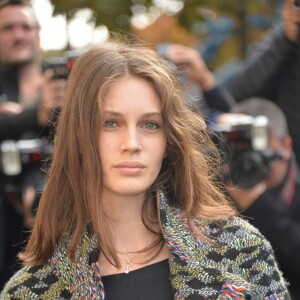 Marine Vacth - Arrivées au défilé de mode "Chanel", collection prêt-à-porter printemps-été 2016, à Paris. Le 6 octobre 2015