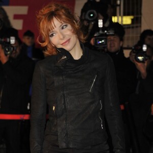 Mylène Farmer arrive à la cérémonie des NRJ Music Awards, à Cannes, le 28 janvier 2012.