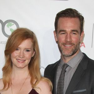 James Van Der Beek et sa femme Kimberly Brook - Célébrités arrivant au 26ème EMA Awards au studio de la Warner à Burbank le 22 octobre 2016