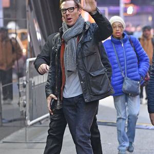 Benedict Cumberbatch arrive dans les studios de l'émission "Good Morning America" pour faire la promotion du film "Doctor Strange" à New York, le 1er novembre 2016.