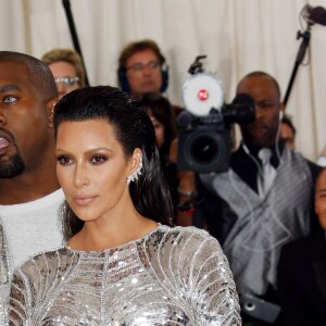 Kim Kardashian et son mari Kanye West (lentilles de contact bleues) à la Soirée Costume Institute Benefit Gala 2016 (Met Ball) sur le thème de "Manus x Machina" au Metropolitan Museum of Art à New York, le 2 mai 2016. © Charles Guerin/Bestimage