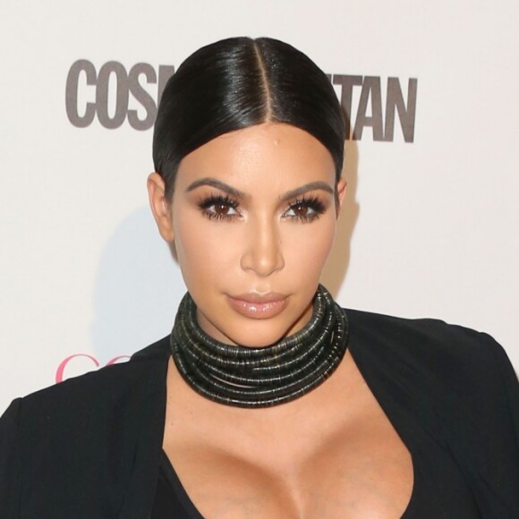 Kim Kardashian enceinte à la soirée du 50ème anniversaire de la revue féminine ‘Cosmopolitan' à West Hollywood, le 12 octobre 2015