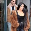 Kim Kardashian et son attaché de presse Simon Huck à la sortie d'un immeuble à New York, le 16 février 2017