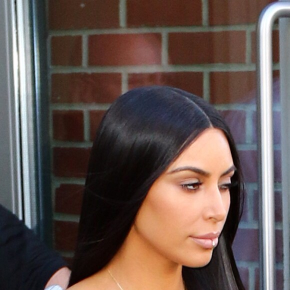 Kim Kardashian dans la rue à New York le jour de la Saint Valentin le 14 février 2017.