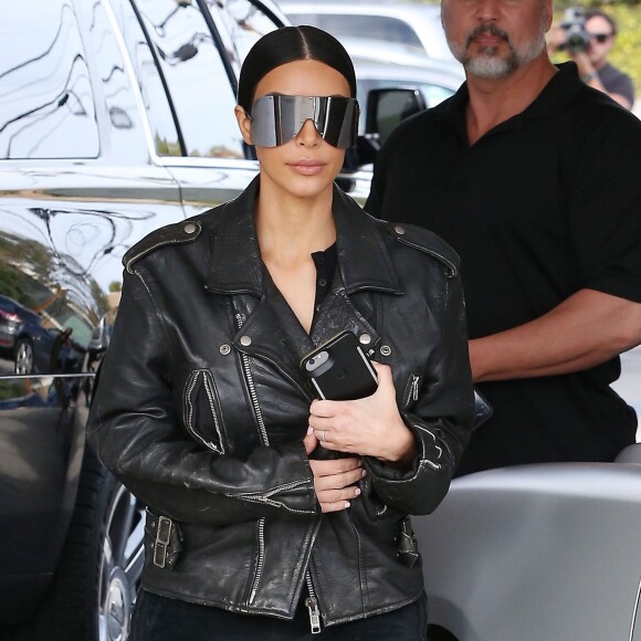 Kim Kardashian est allée déjeuner avec ses soeurs et une amie au café Vega à Sherman Oaks. Le 8 février 2017
